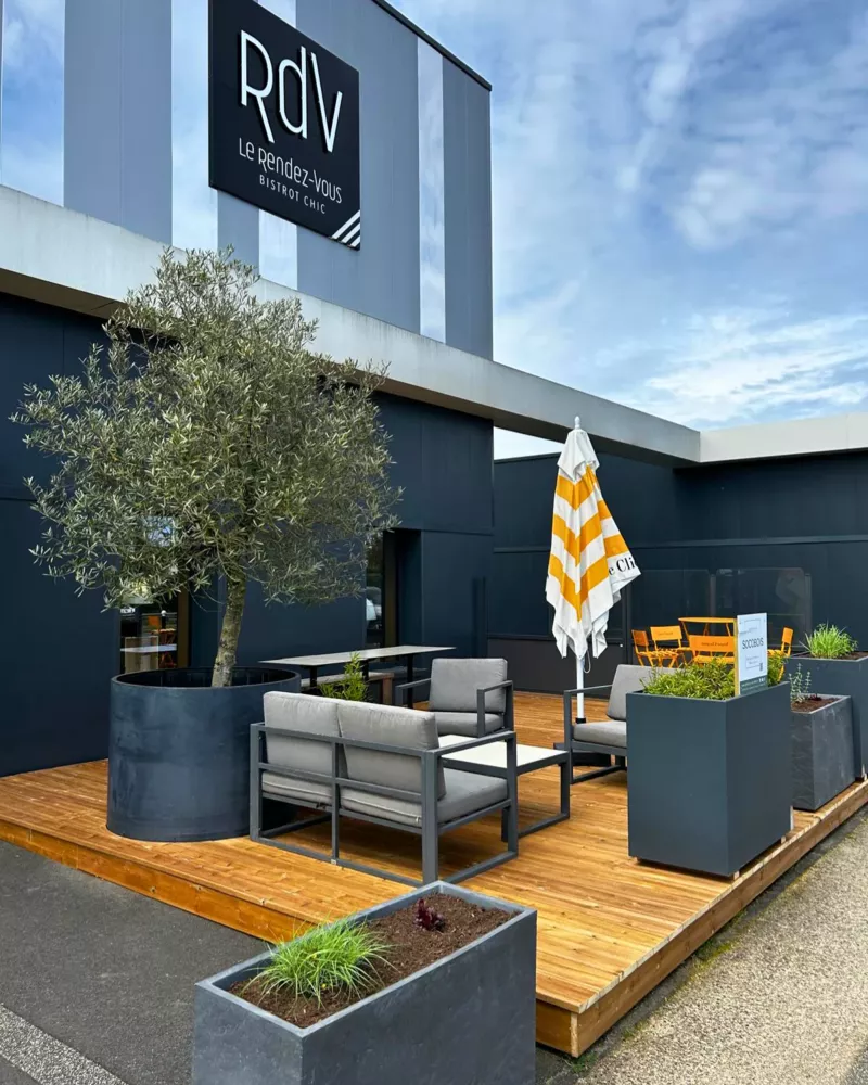 Terrasse pour le restaurant "Le Rendez-Vous" - Biard (86)